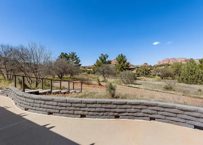 Mid-century Ranch In With Fantastic Red Rock Views Сasa de vacaciones