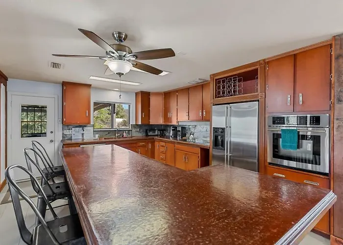 Mid-century Ranch In With Fantastic Red Rock Views Сasa de vacaciones