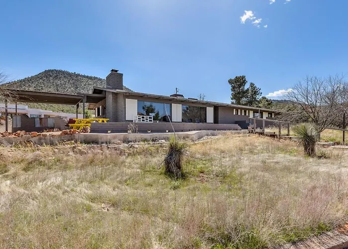 Mid-century Ranch In With Fantastic Red Rock Views