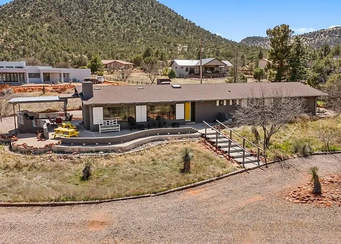 Mid-century Ranch In With Fantastic Red Rock Views Сasa de vacaciones *