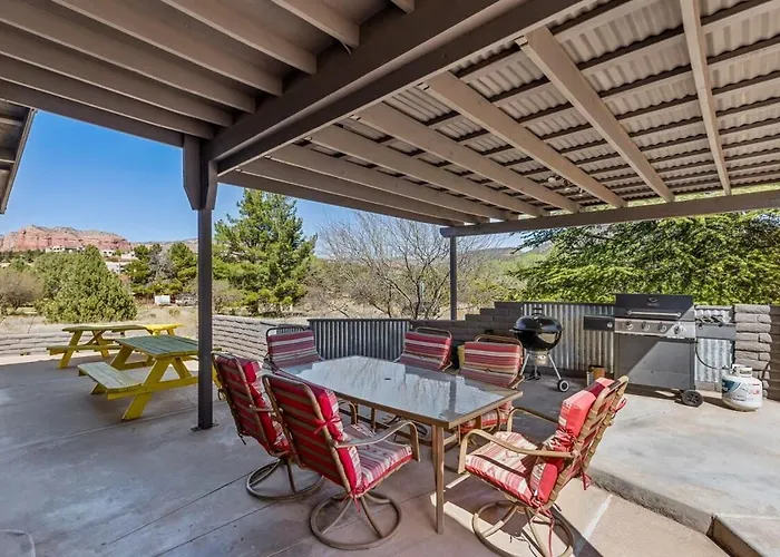 Mid-century Ranch In With Fantastic Red Rock Views *
