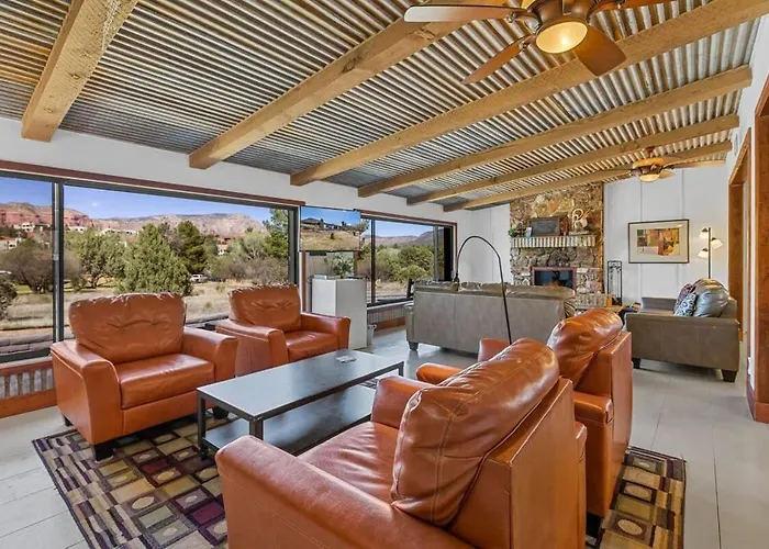 Mid-century Ranch In With Fantastic Red Rock Views *