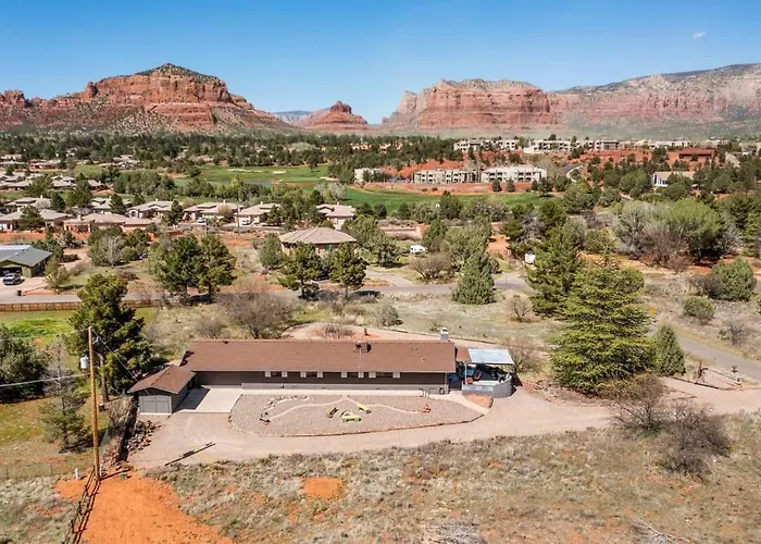 Mid-century Ranch In With Fantastic Red Rock Views Сasa de vacaciones